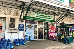 Libanonský supermarket, kde je možné platit kartou