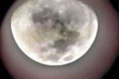 Měsíc v teleskopu